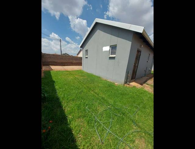 2 BEDROOM PROPERTY TO RENT IN PROTEA GLEN